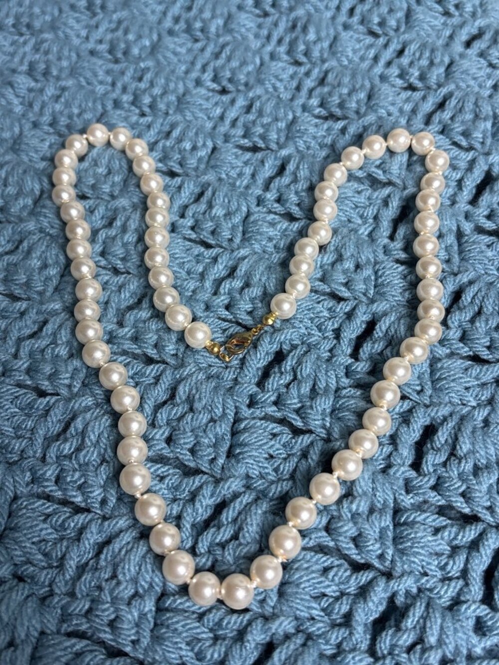 Vintage 90s Glass Faux Pearl Necklace Knotted Goldtone Lobster Clasp 22 inches
